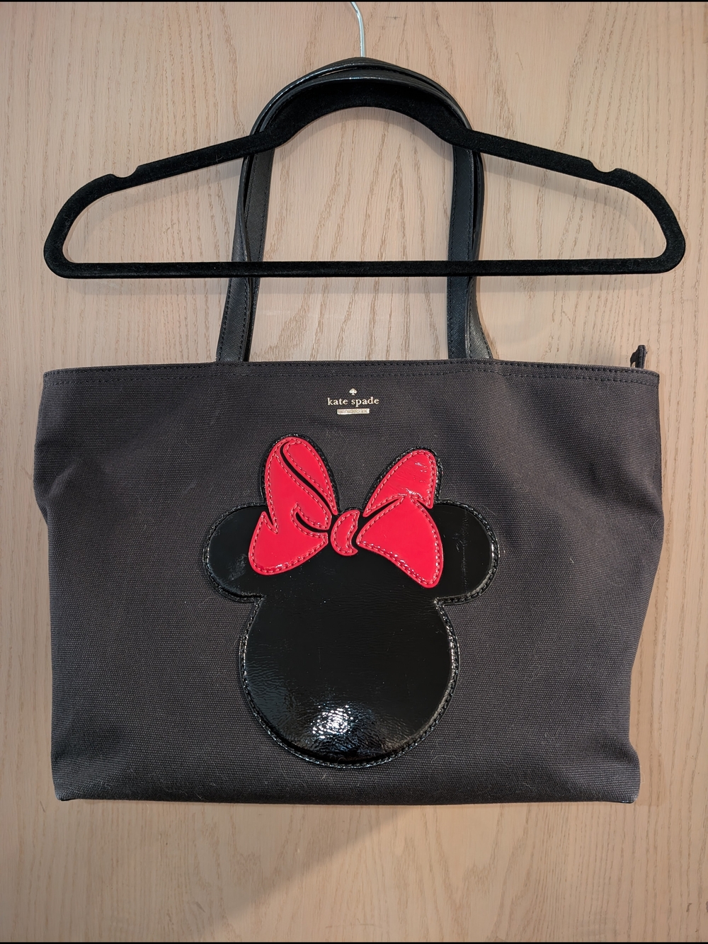 kate spade X Minnie Mouse NWOT Black Minnie Zipper Tote with Red Bow - Picture 2 of 9